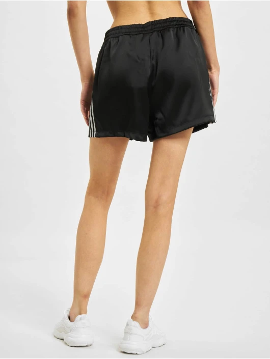 Adidas Originals Damen Shorts Originals In Schwarz 4 Adidas Originals Damen Shorts Originals In Schwarz – Bild 2