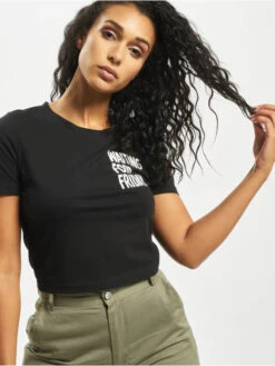 Mister Tee Damen T-Shirt Waiting For Friday Cropped In Schwarz