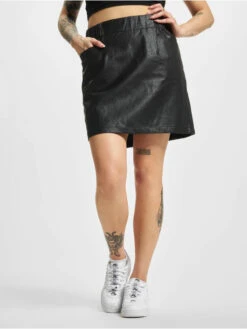 NA-KD Damen Rock Short PU In Schwarz