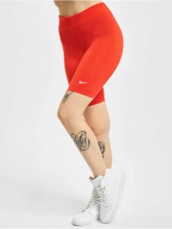 Nike Damen Shorts Biker In Rot