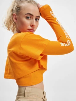 Damen Top Club Layered Gothic Print Crop In Orange