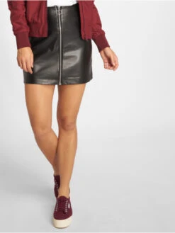 URBAN CLASSICS Damen Rock Faux Leather Zip In Schwarz