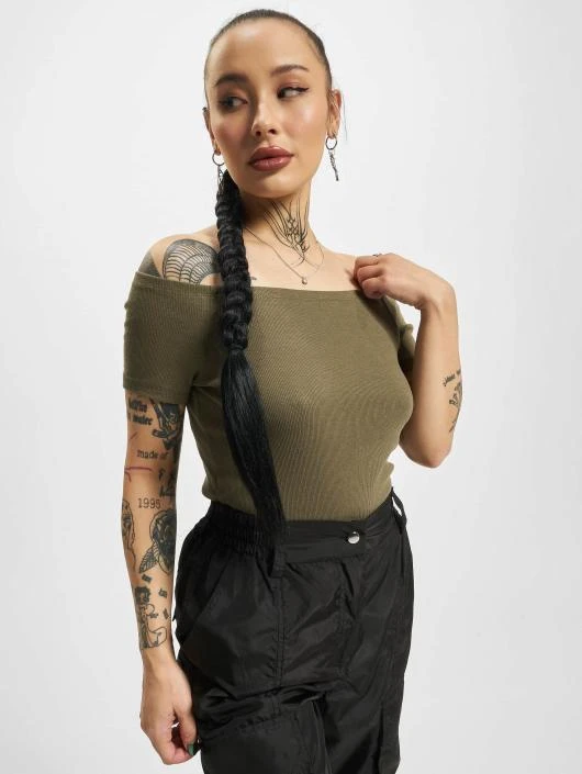 URBAN CLASSICS Damen Top Off Shoulder Rib In Olive 3 URBAN CLASSICS Damen Top Off Shoulder Rib In Olive