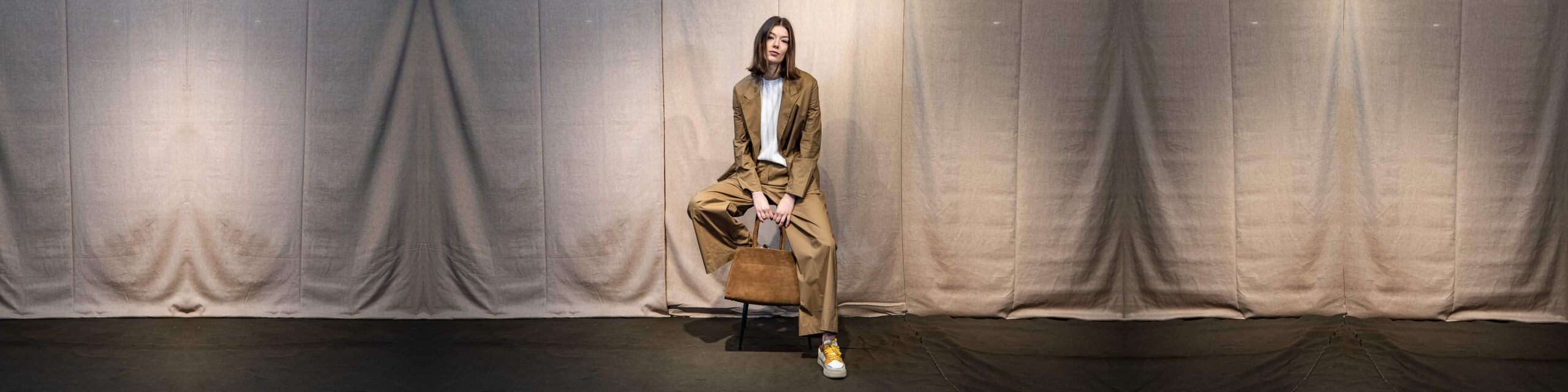 URBAN CLASSICS Verkäufe 10 URBAN CLASSICS Verkäufe -URBAN CLASSICS Verkäufe Fashionstory die form 02 25 teaser damenmode pichi scaled